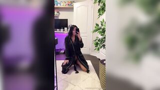 Hayleyxyz Fucks Herself In Front Of A Mirror OnlyFans
