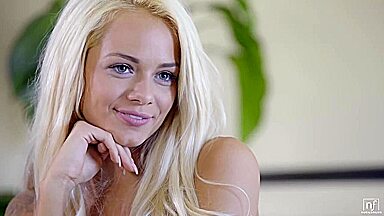 Sydney Cole and Elsa Jean in Ante Up