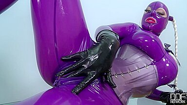 Latex Lucy - She Looms In Latex
