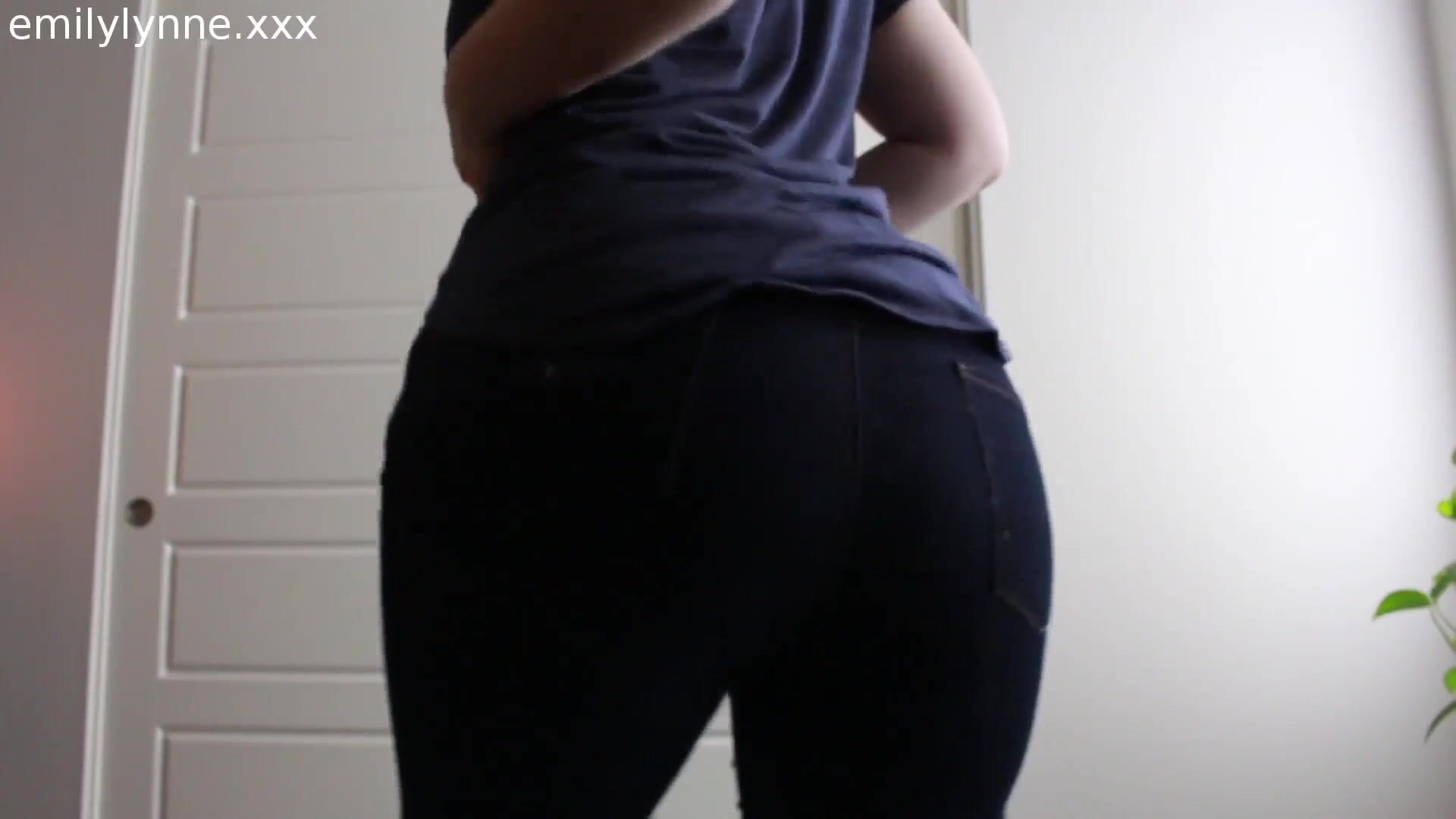 Emily Lynne Slams Her Juicy Ass On A Dildo And Cums Hard