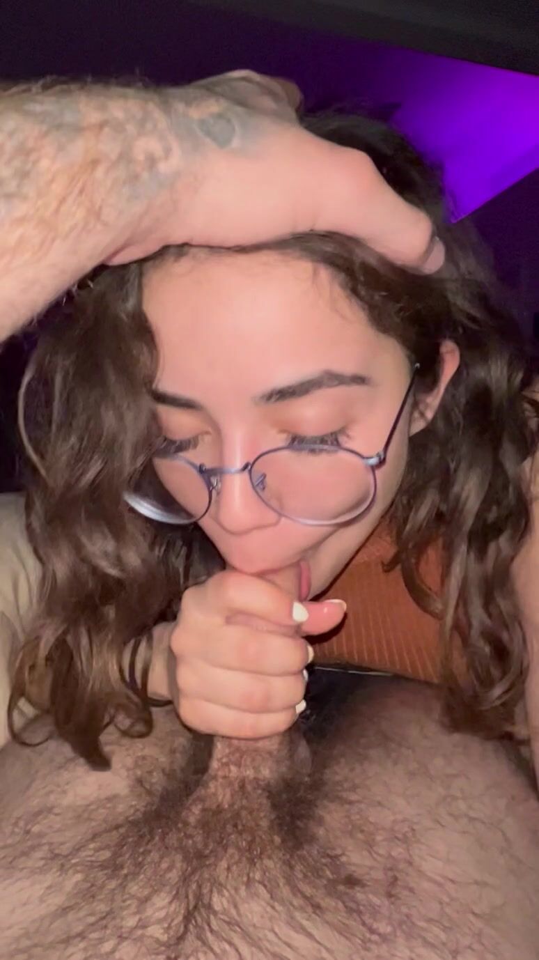 Cocksucker Jameliz Works Very Hard To Make Her Guy Cum
