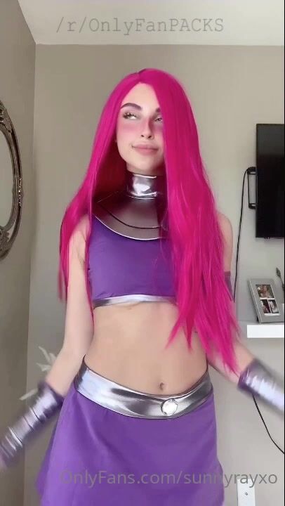 Sunny Ray Pleases Herself As Starfire