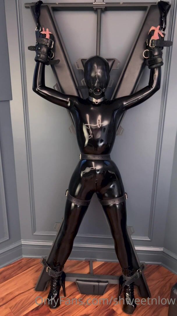 BDSM Freak Shweetnlow Gets Tied Up