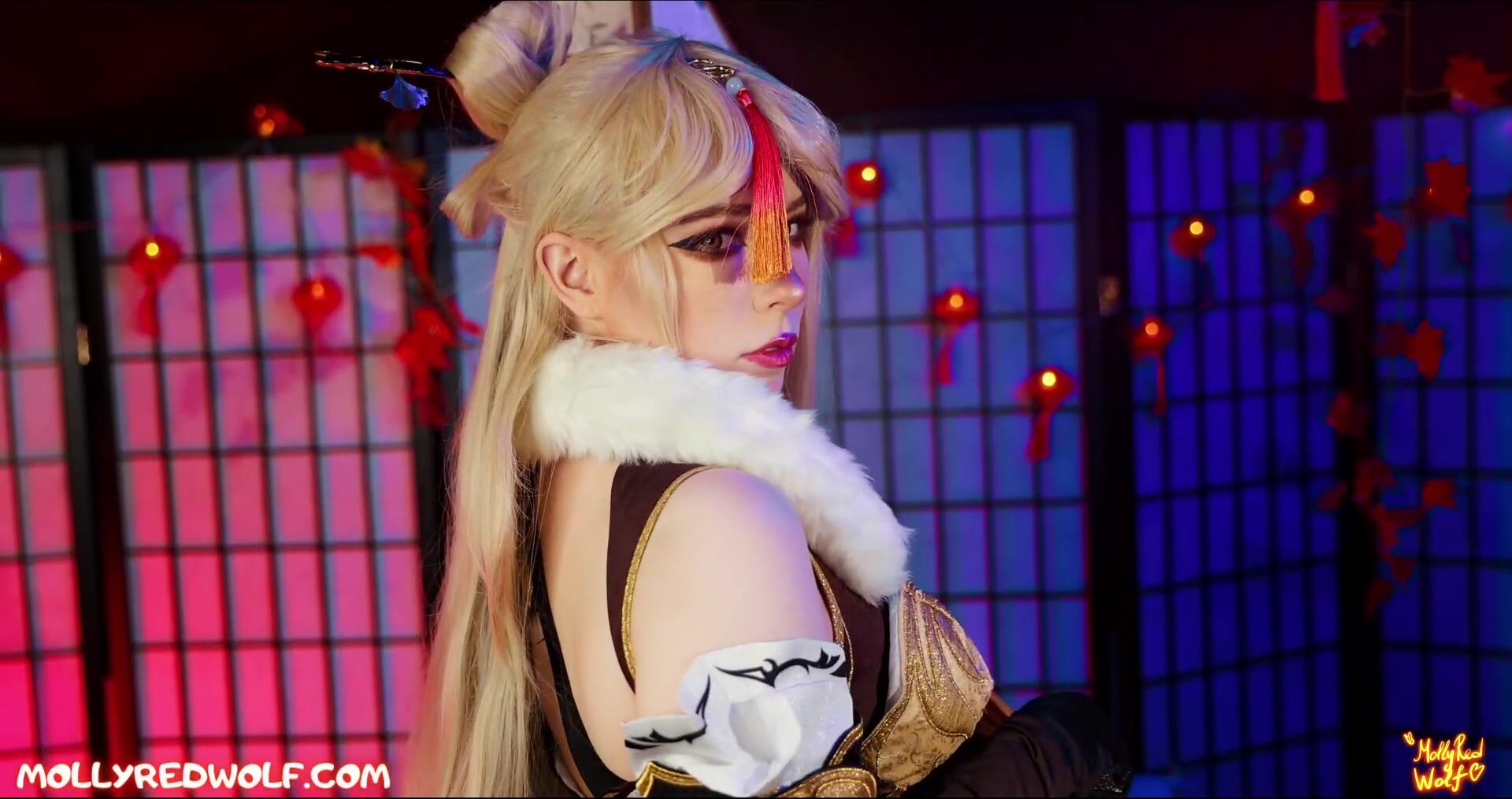 MollyRedWolf Cosplays Ning Guang And Plugs Both Of Her Holes