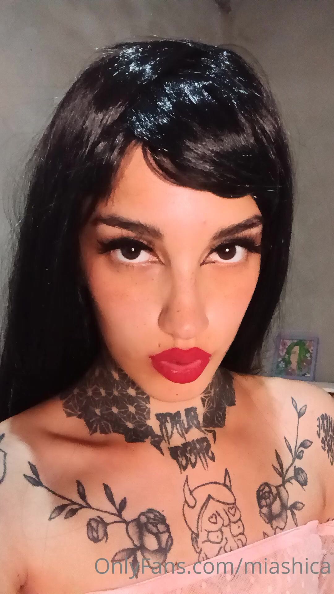 Sofia Moreti Seducing With Her Lips