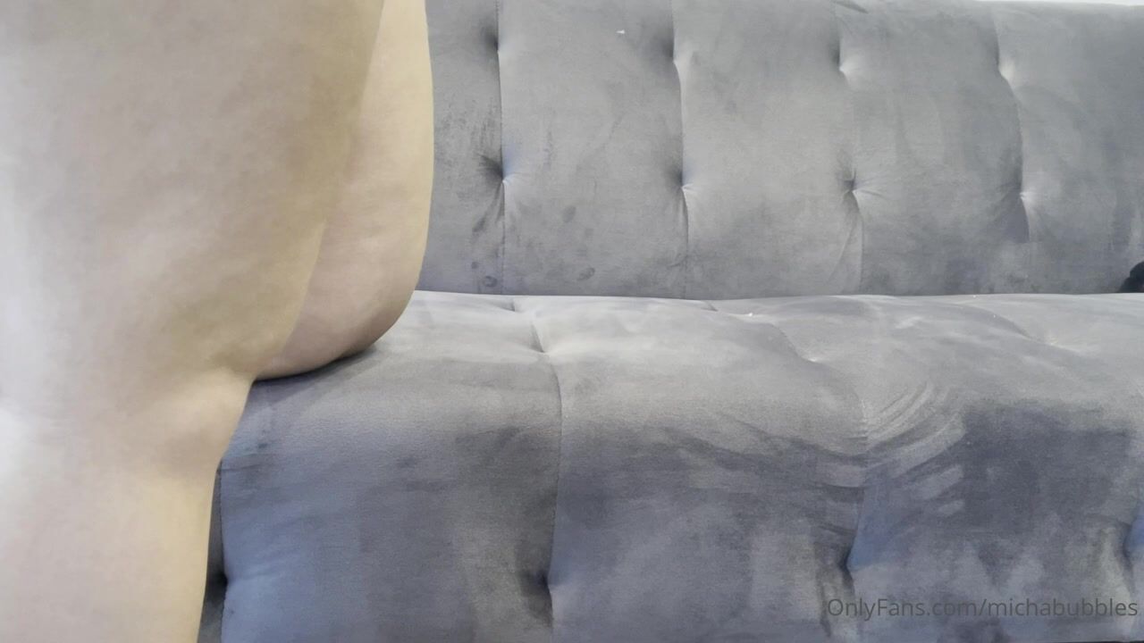 Micha Bubbles With Anal Plug