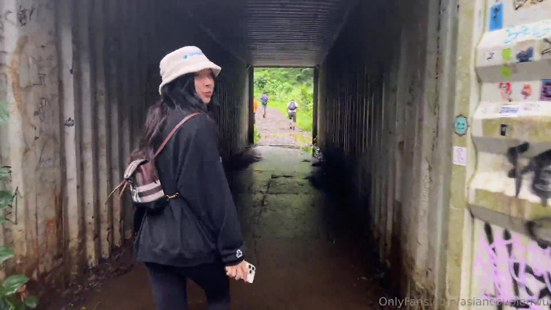 Elle Lee Hawaii Vlog Sex Tape
