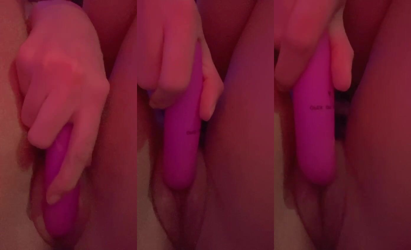 Yasmim Cat With A Dildo In Her Pussy