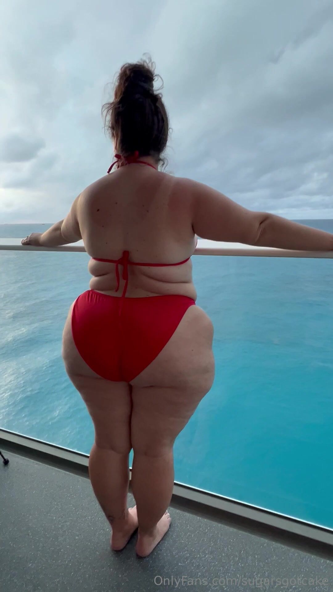 Sugarsgotcake Showing Off Her Hot Curvy Figure In A Tight Neon Bikini