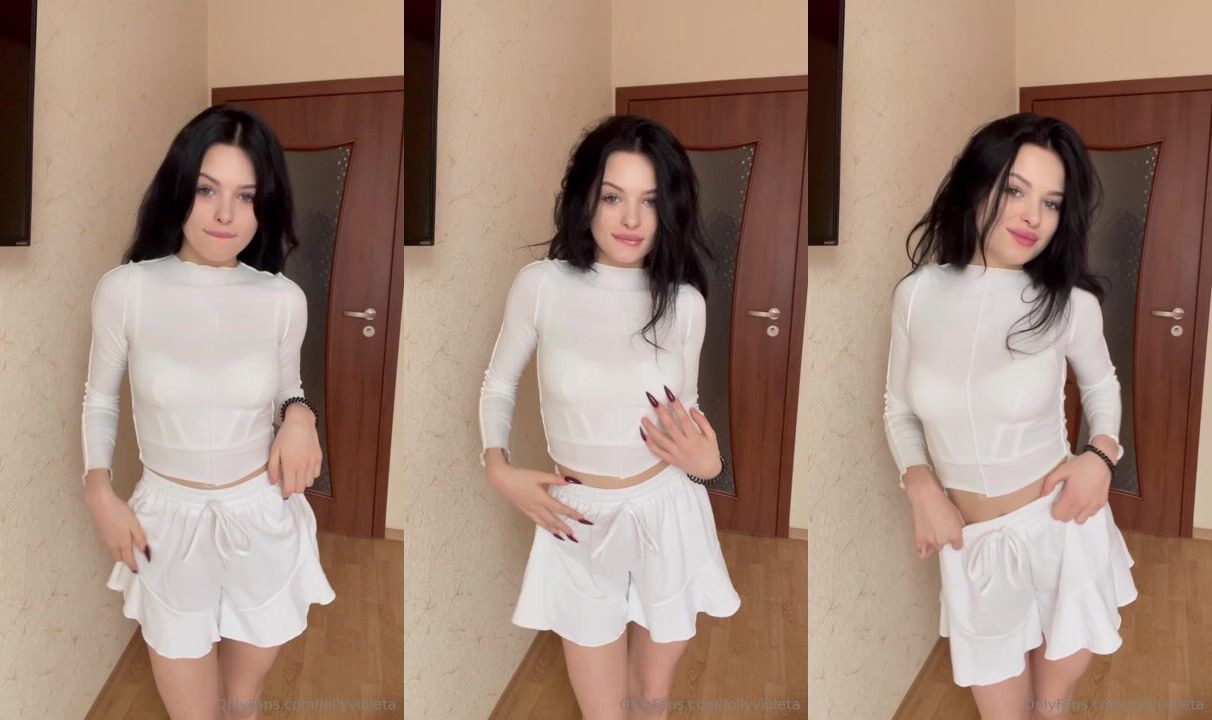 Sophietye Seduces You While Getting Naked