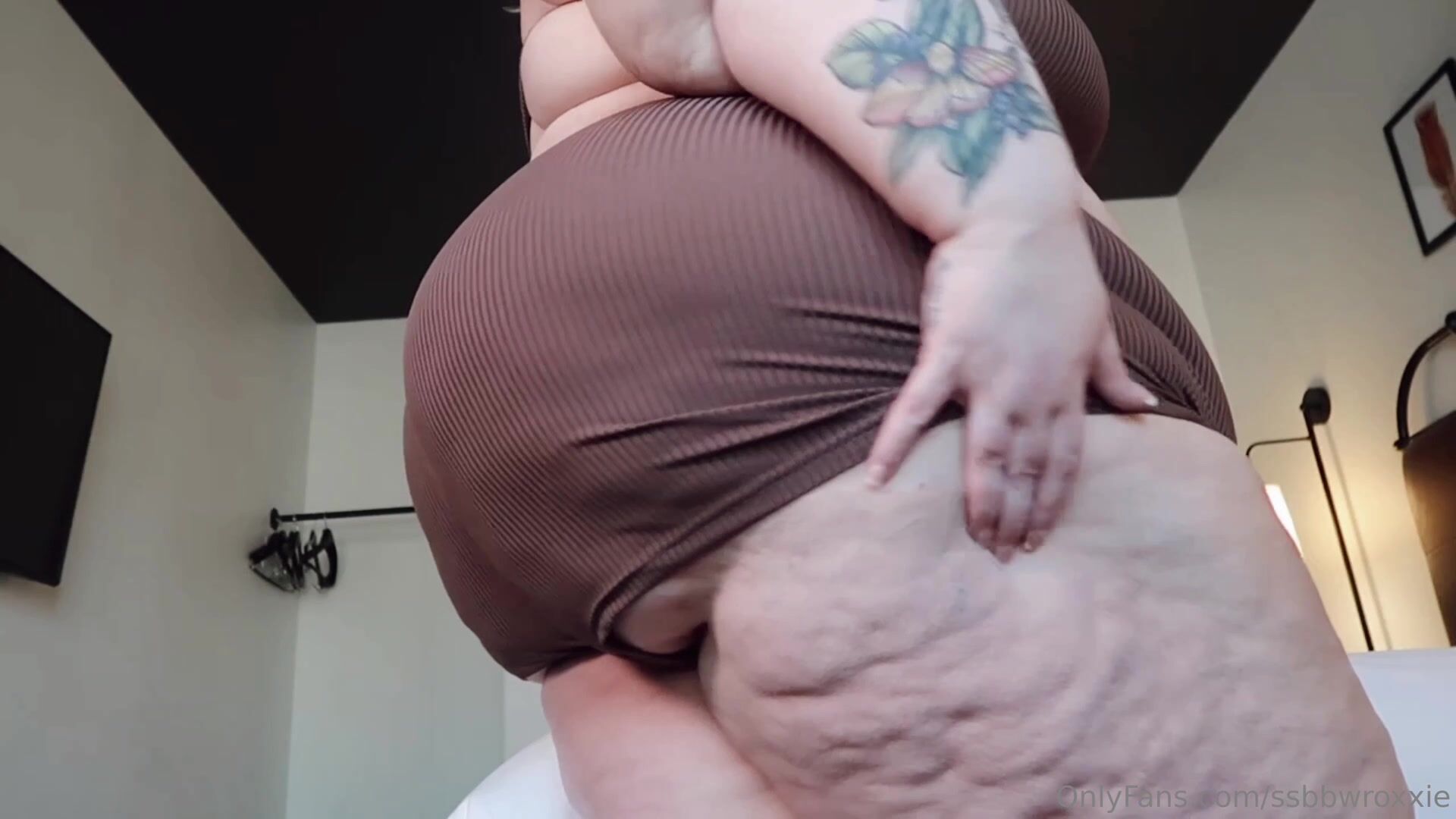 Ssbbwroxxie Shakes Her Fat Ass In Tight Clothes