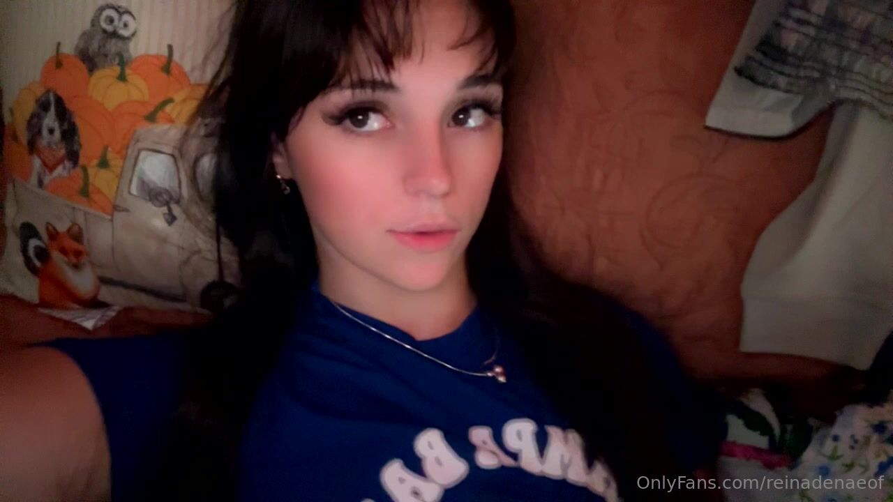 Zoeyava Playing With Her Pussy With A Vibrator On The Bed