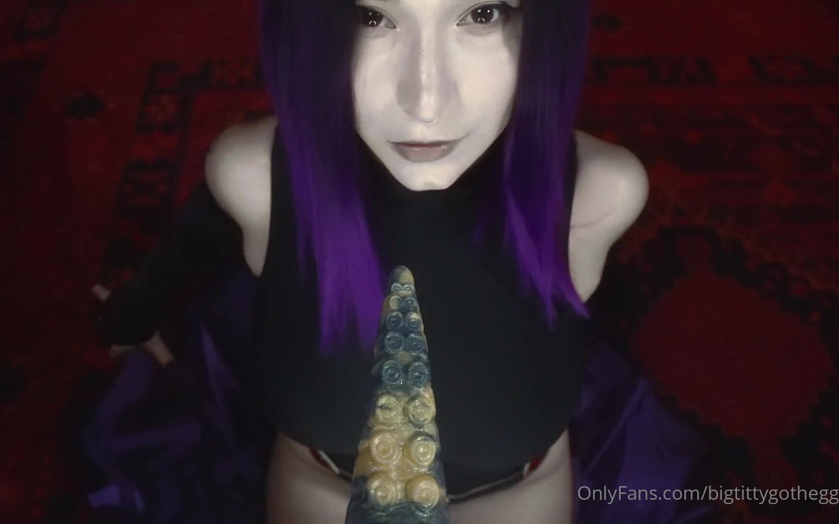 BigTittyGothEgg As Raven Fucks A Toy