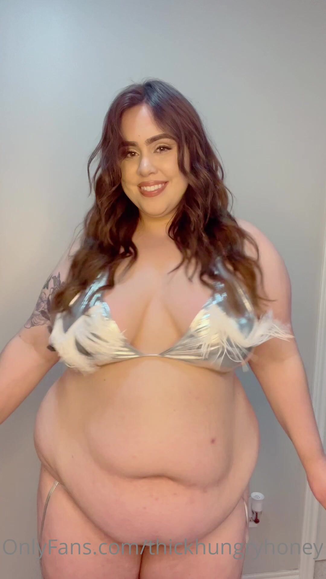 Thickhungryhoney Shakes Her Hot Curvy Body