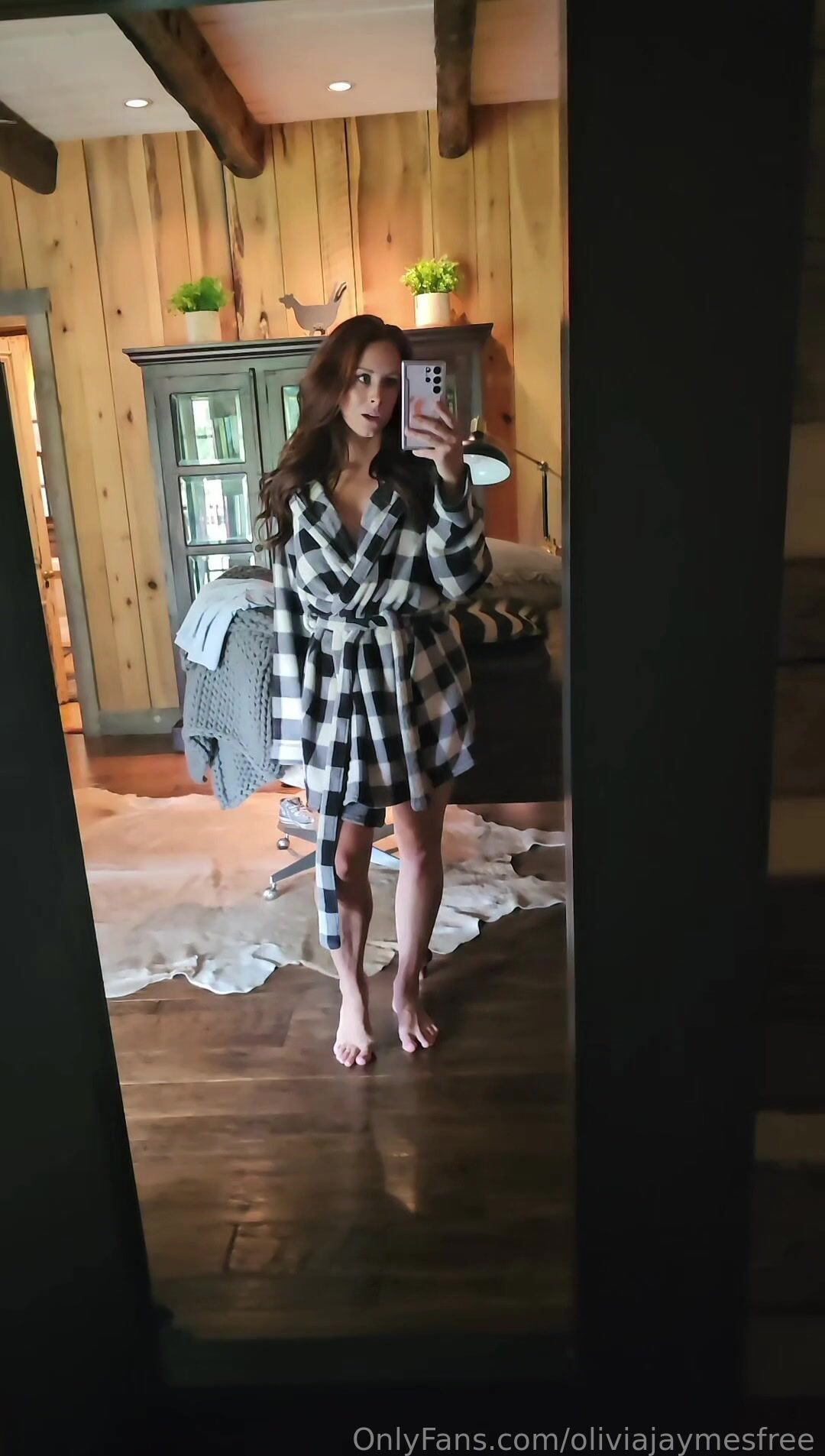 Olivia Jaymes Reveals Sexy Lingerie