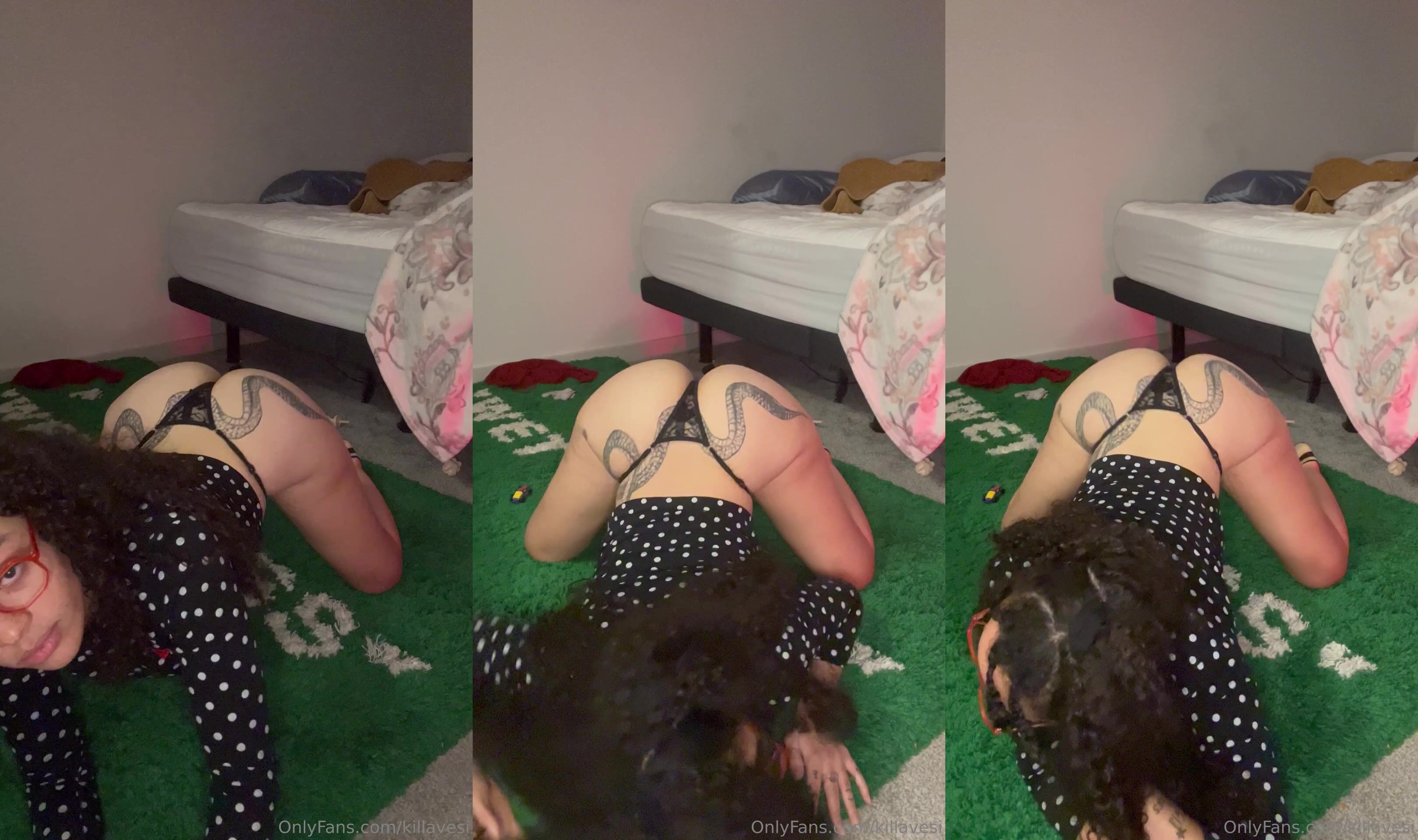 Killavesi Rubbing Her Pussy On All Fours