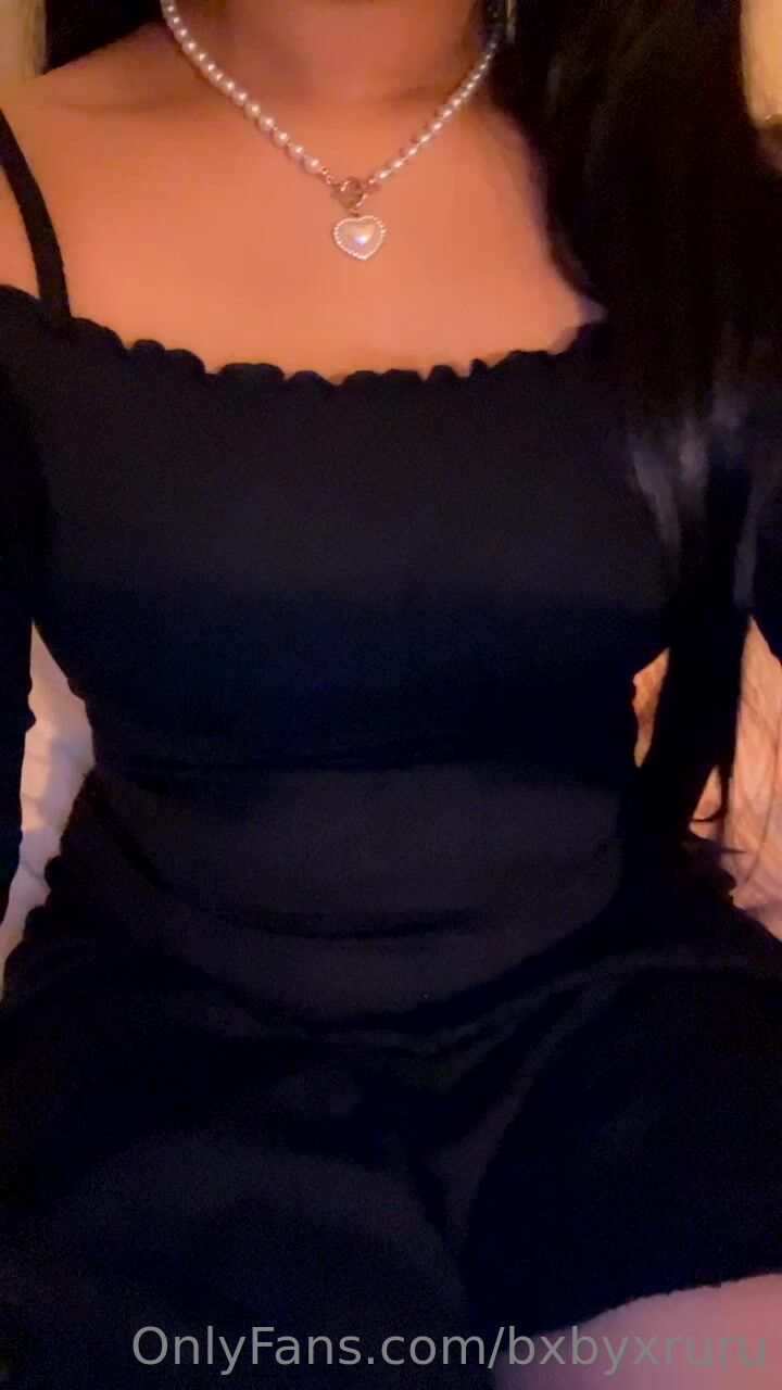 Bxbyxruru Teasing Her Lovely Breasts
