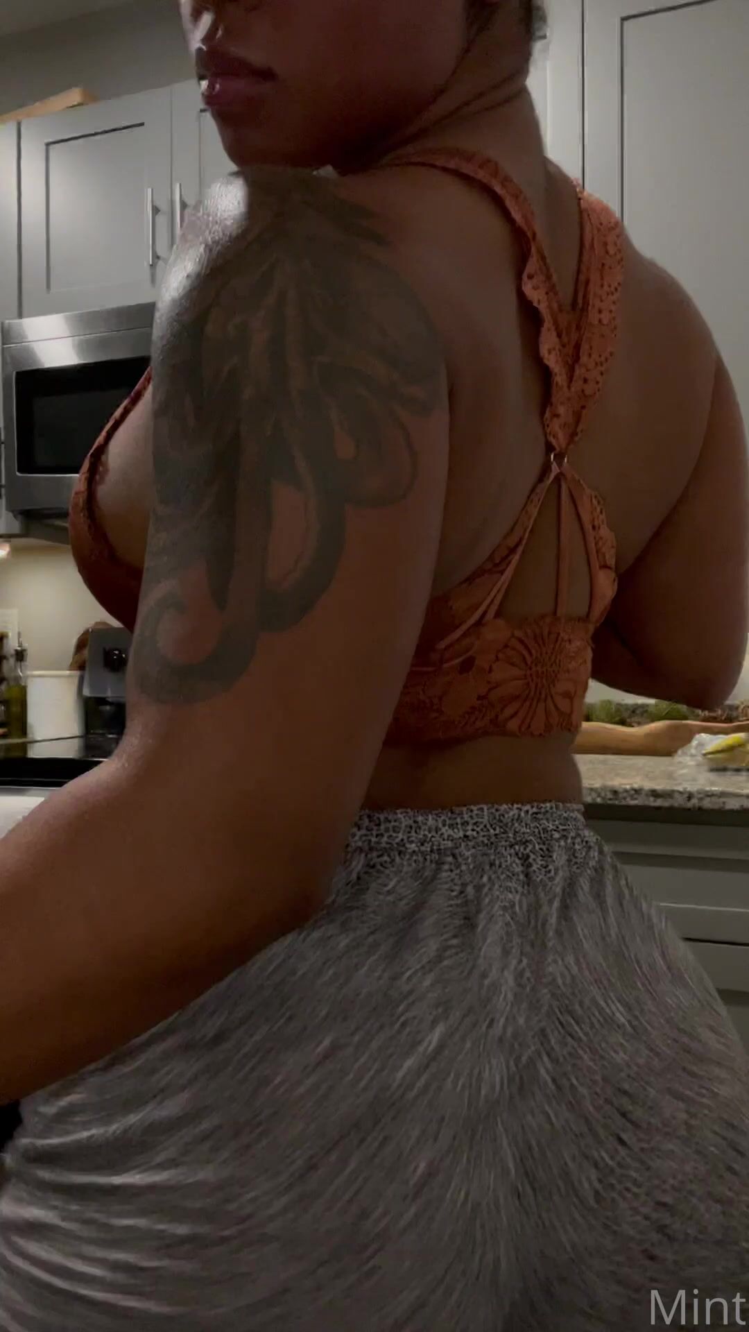 Therealbombshell_Mint Teasing Her Tits And Ass