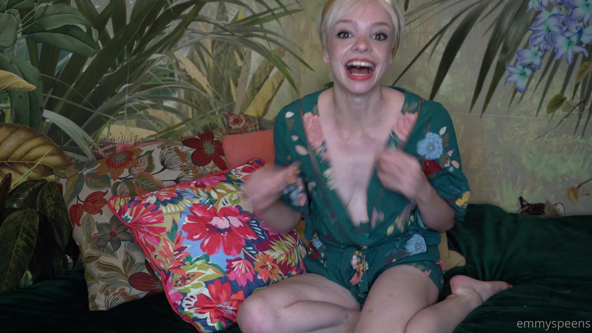 Emmyspeens Toying With Her Cunt
