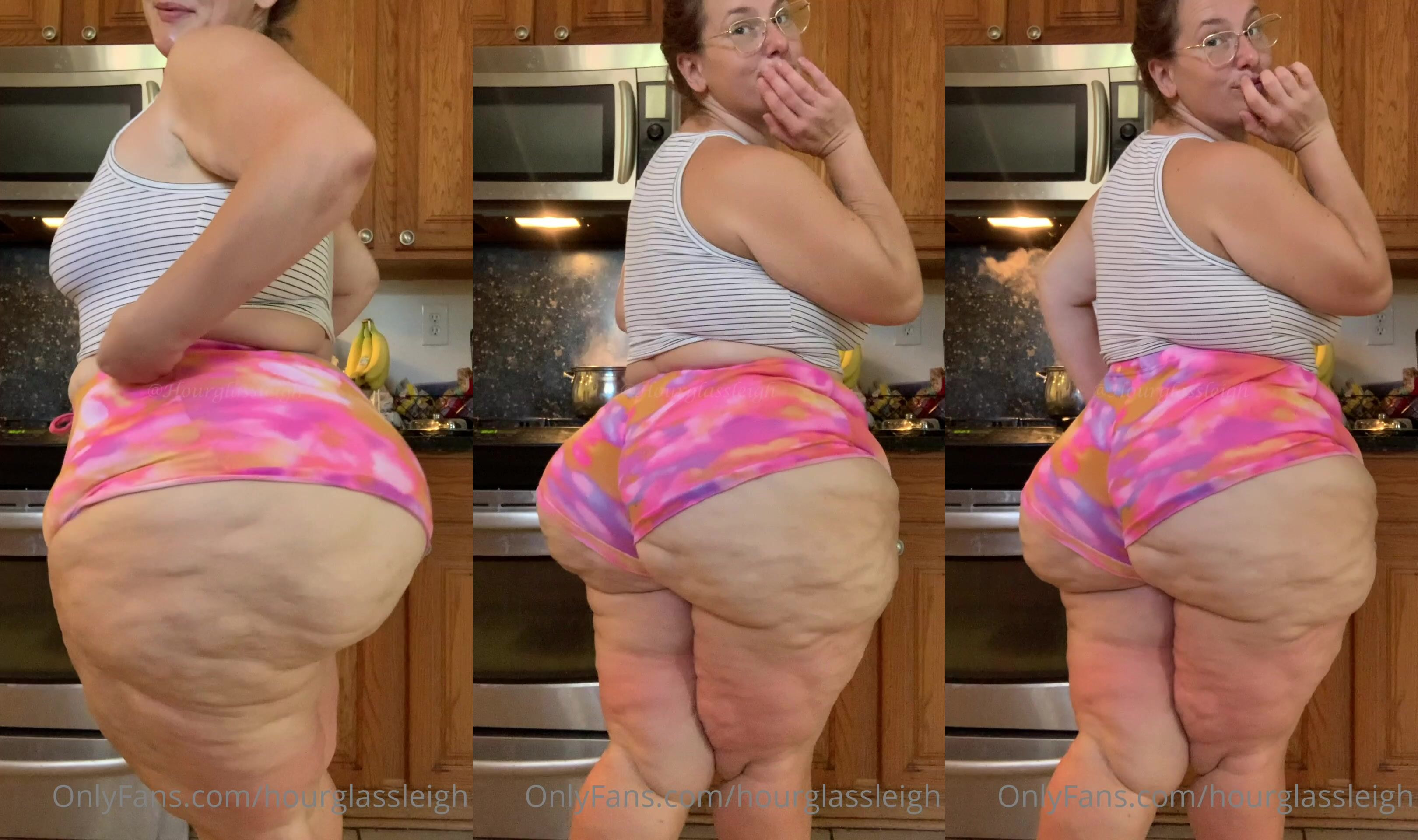 Hourglassleigh Twerking In Her Skimpy Shorts