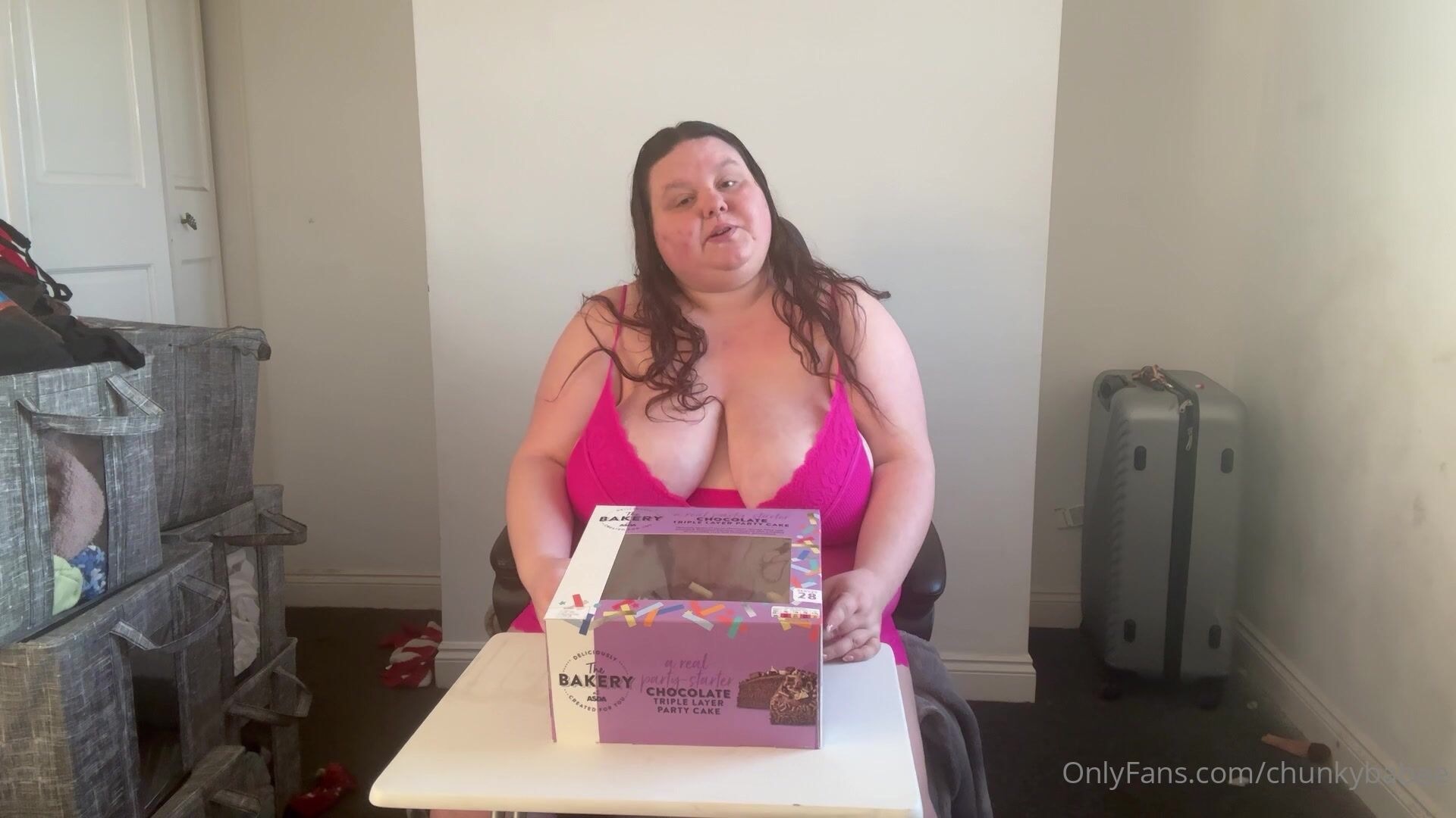 Chunkybabee Cleavage Out, Eats Whole Cake