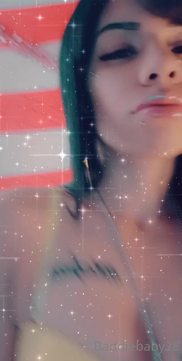Baddiebaby28 Arches Her Back And Flaunts Butt