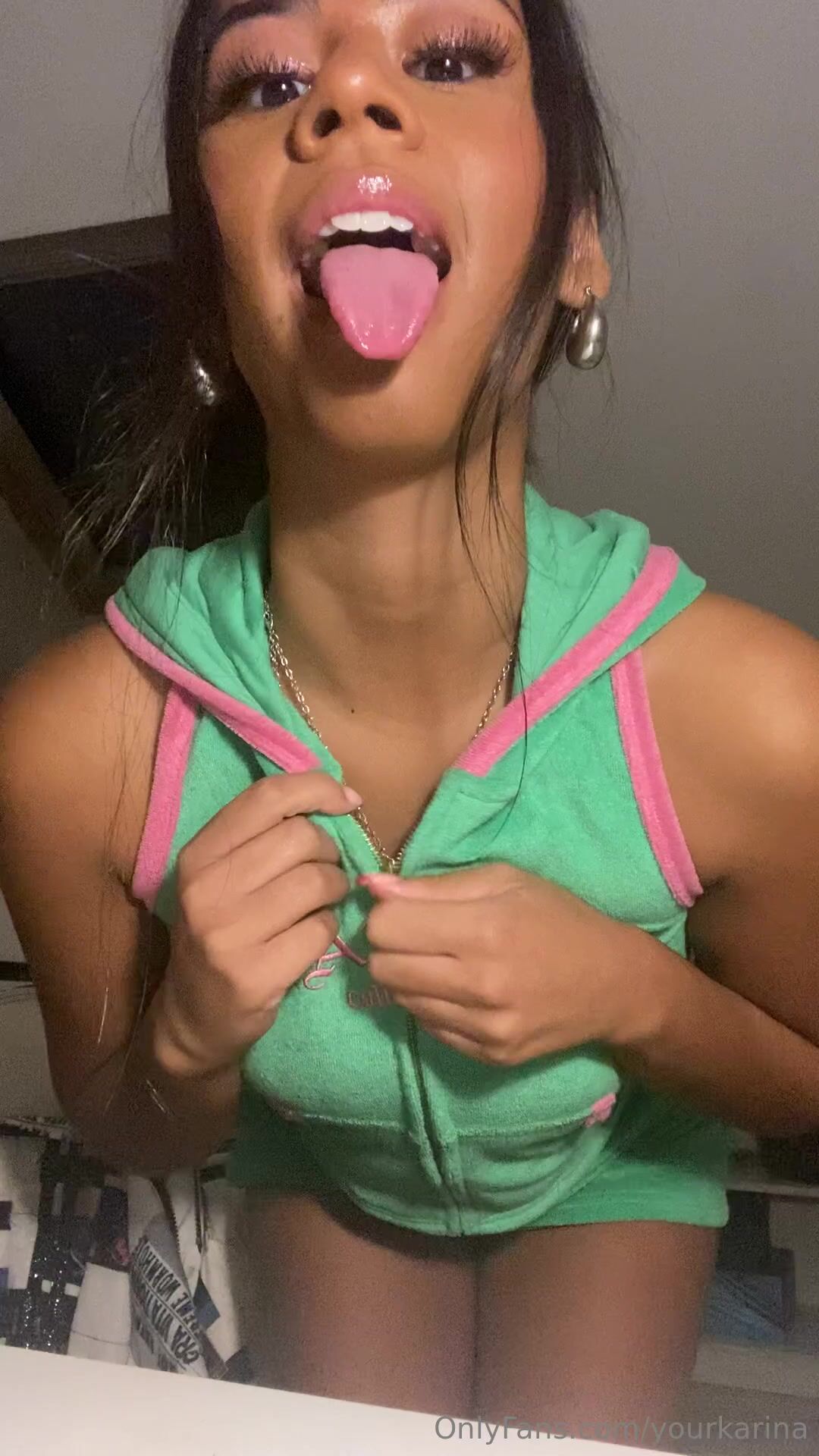 Yourkarina Squeezing Her Boobs