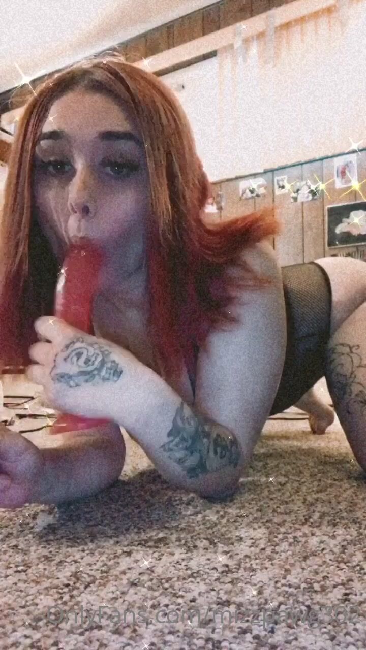 Mizzpawg302 Sucks Her Dildo Like It’s Real