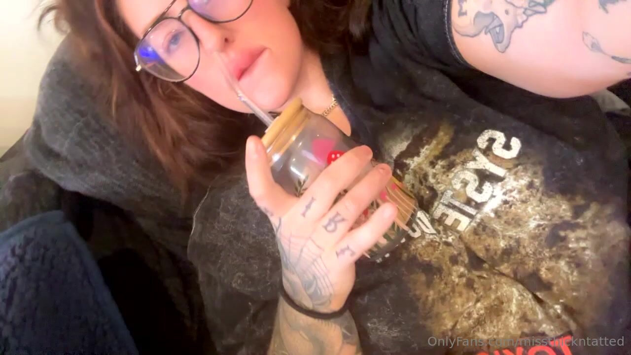 Missthickntatted Displays Her Pussy On Cam