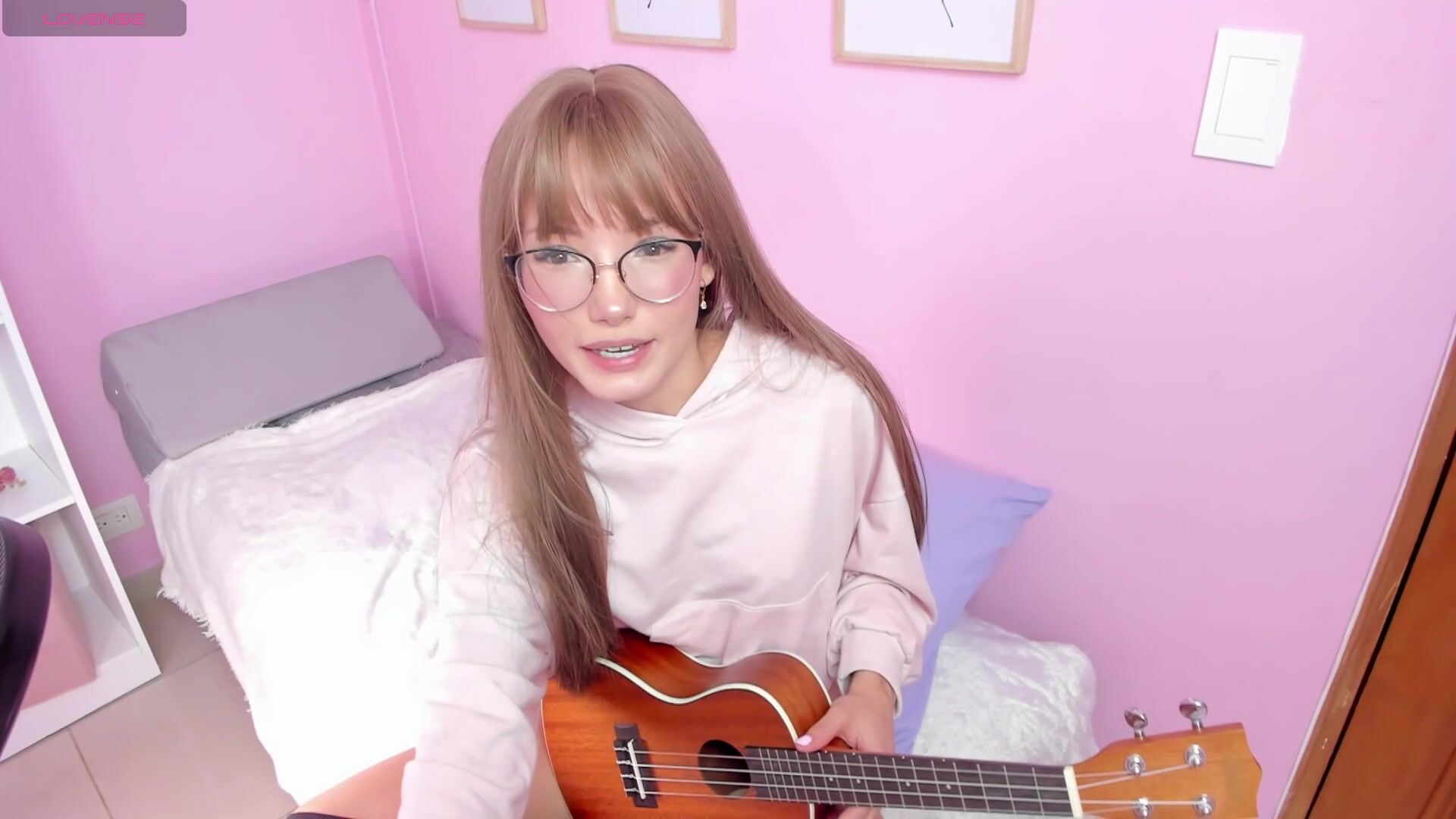 Little_effy18 Touching Her Pussy In A Live