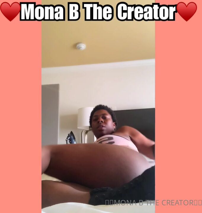 Mommabearthegoddess2 Shakes Her Ass On The Bed