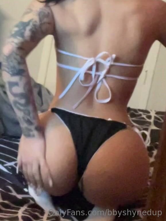 Bbyshynedup Displays Her Rack In The Mirror