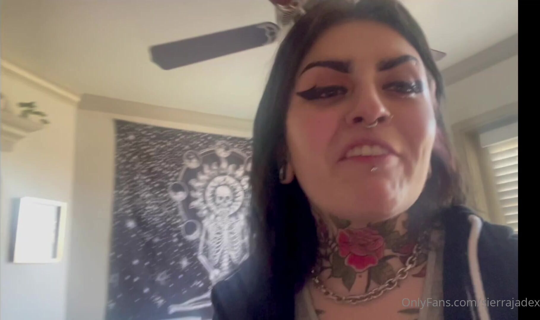 Sierrajadex Takes BBC Deep In Her Ass
