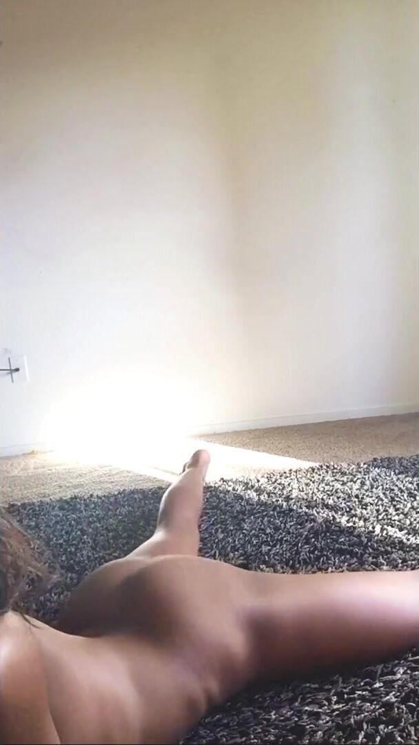 Naked Pisceana22 Grinds On The Floor