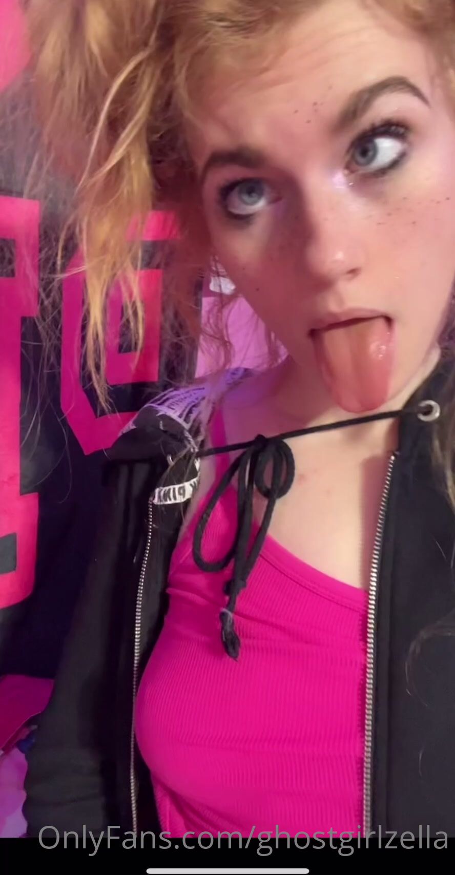 Ghostgirlholliestar Teases Her Pussy