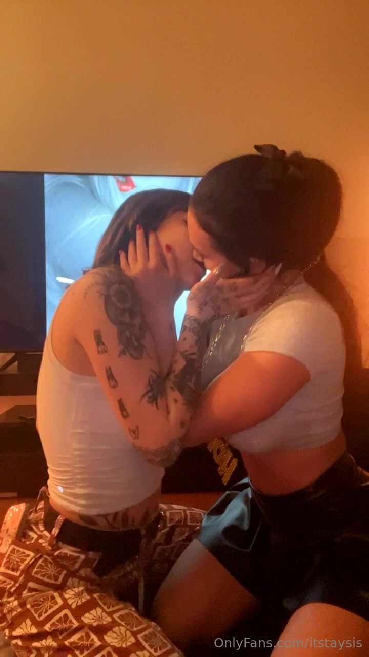 Taylor Sis Makes Out With Her Girl Friend