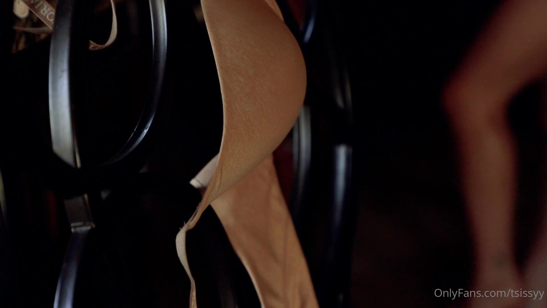 Taylor Sis Removes Her Bra In The Kitchen