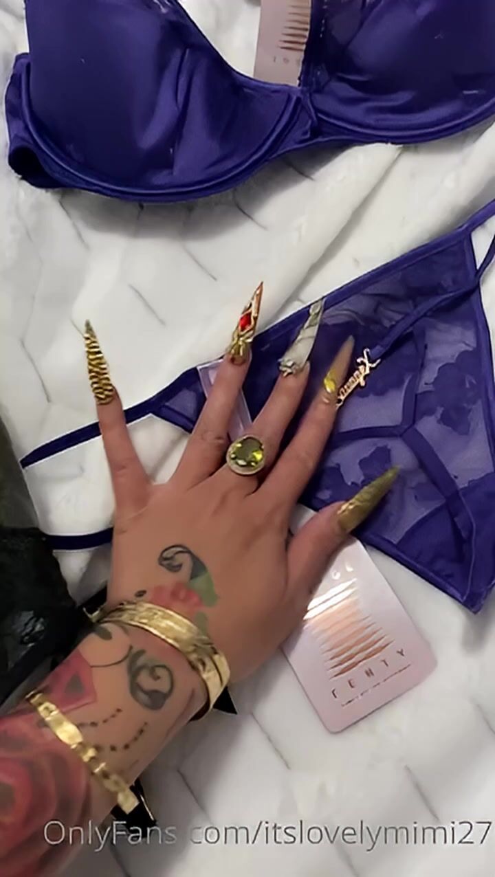 Itslovelymimi27 Shows Her New Lingerie