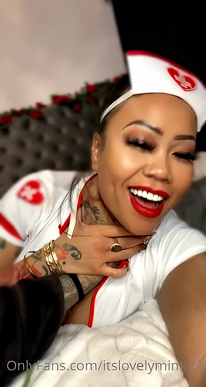 Nurse itslovelymimi27 Gets Choked