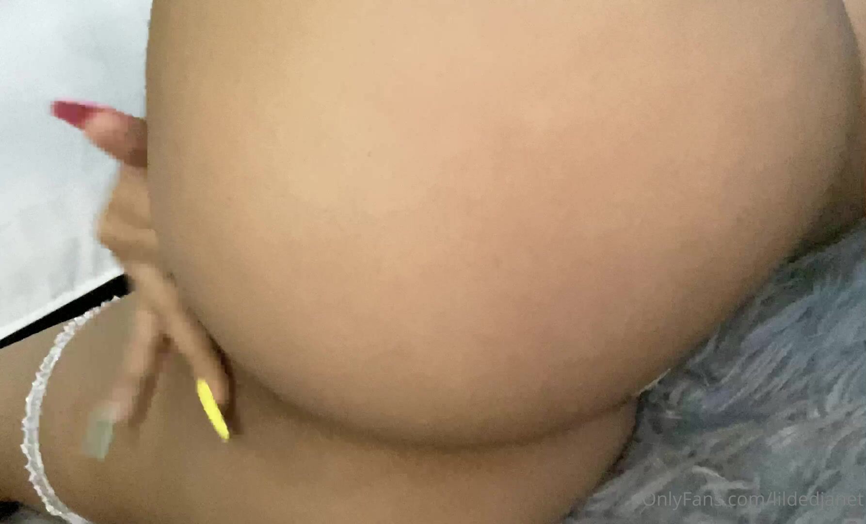 Lildedjanet Masturbates With Her Fingers