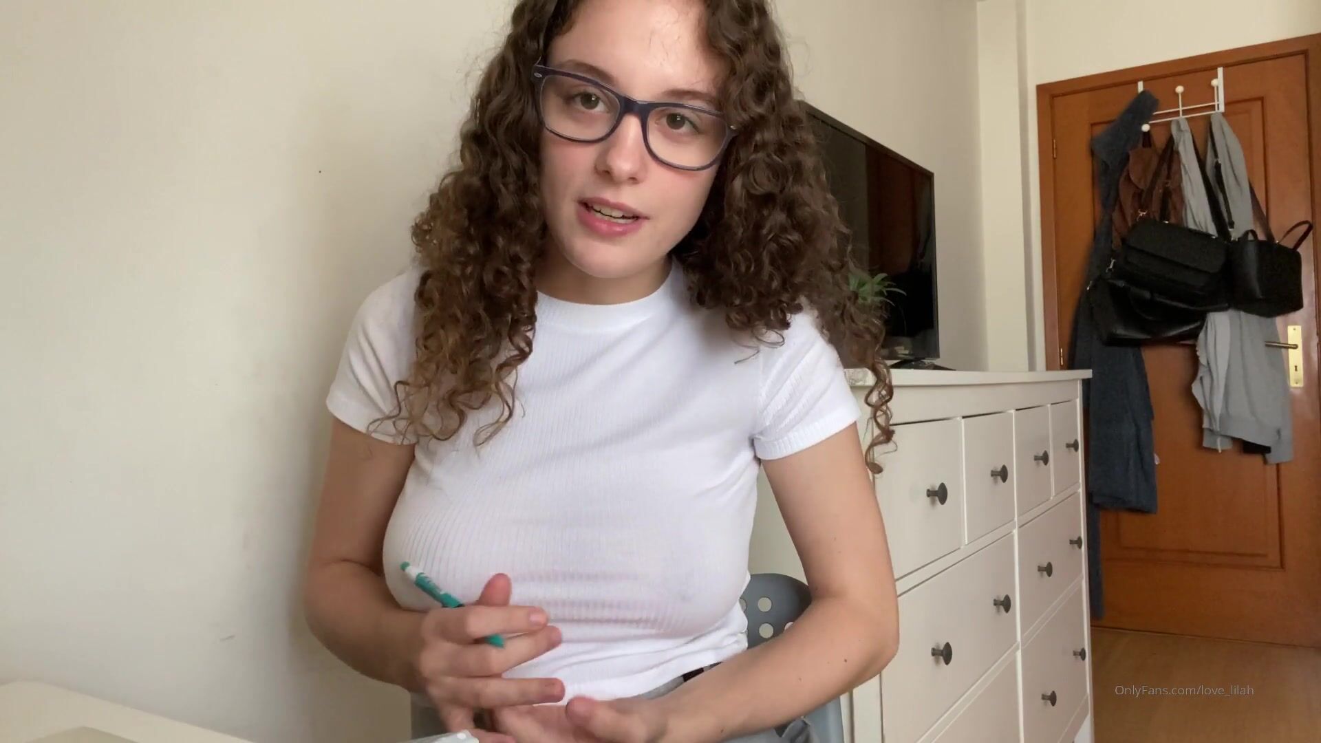 Love Lilah Masturbates In Her Hot Thigh Highs