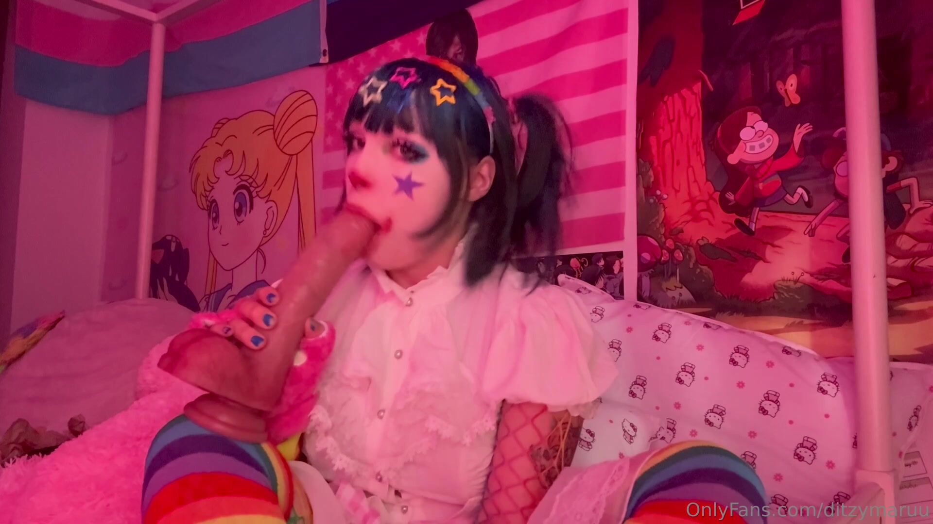 Clowngirl DitzyMaruu Blows A Huge Dildo