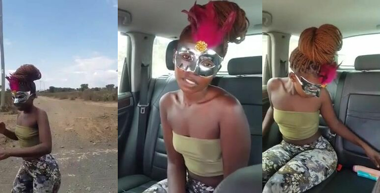 Riri.X Plays With A Dildo In The Car