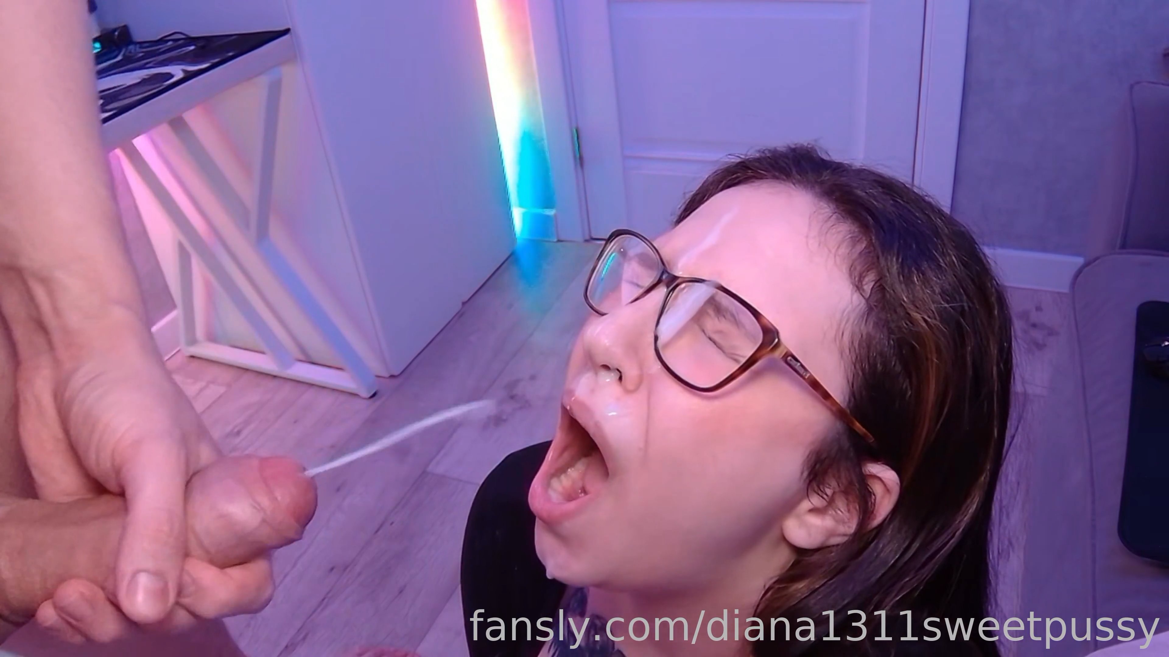 SweetPussy1311 Takes A Facial After A Blowjob